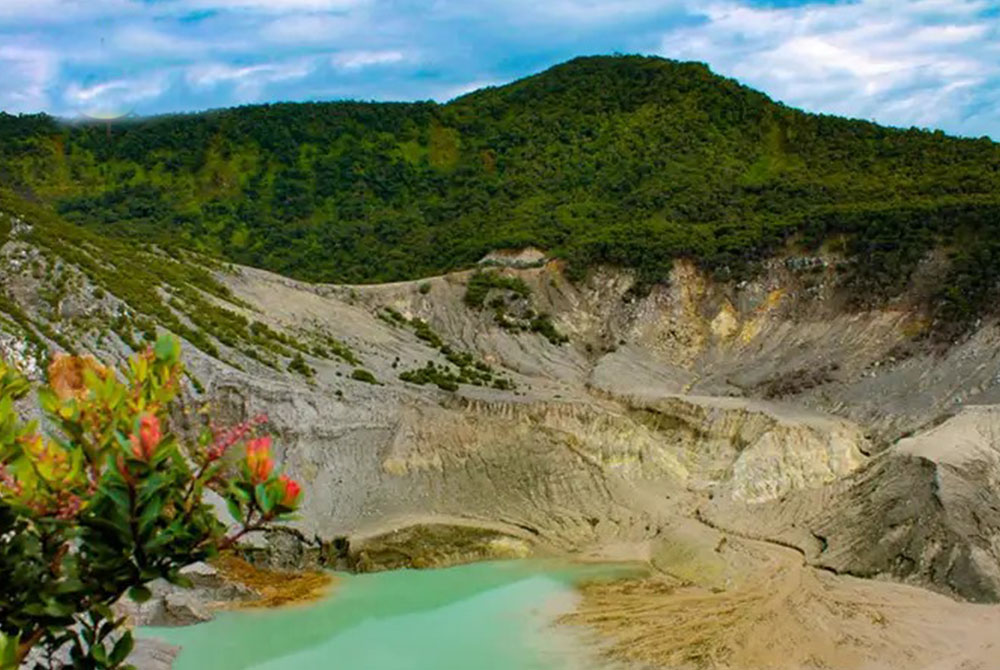 PAKET WISATA TANGKUBAN PERAHU